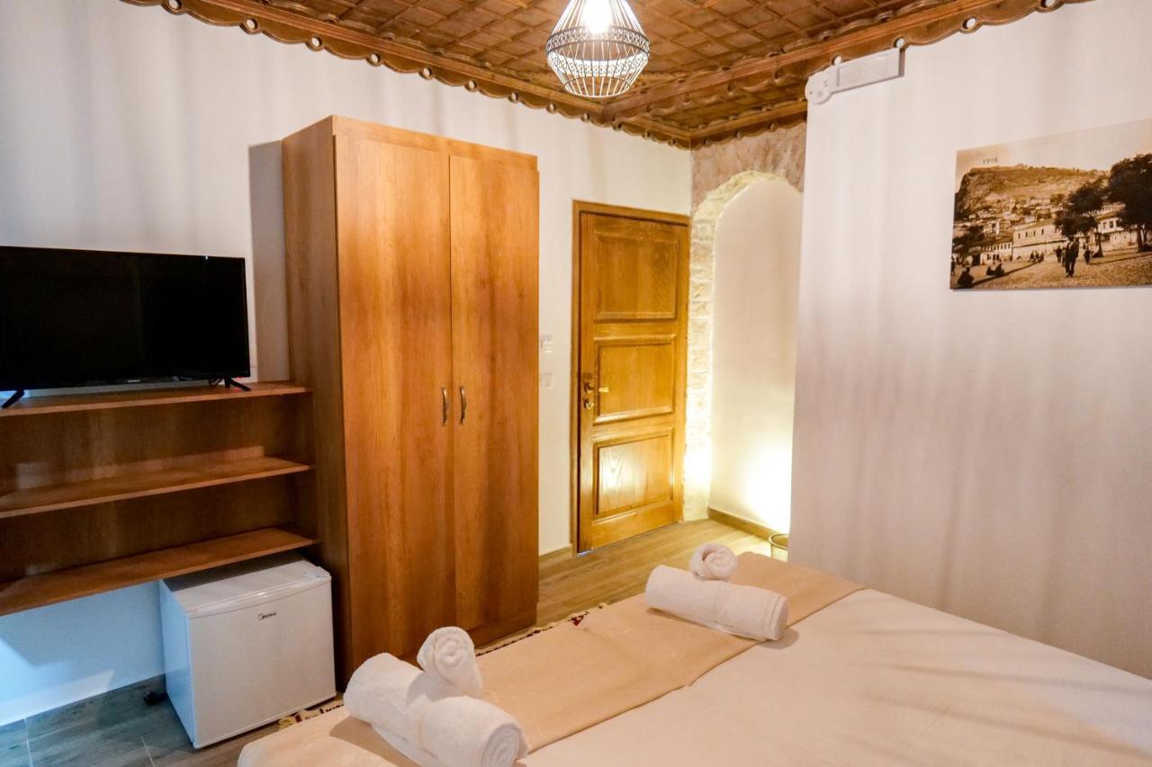 Hotel Kapllani ベラト エクステリア 写真