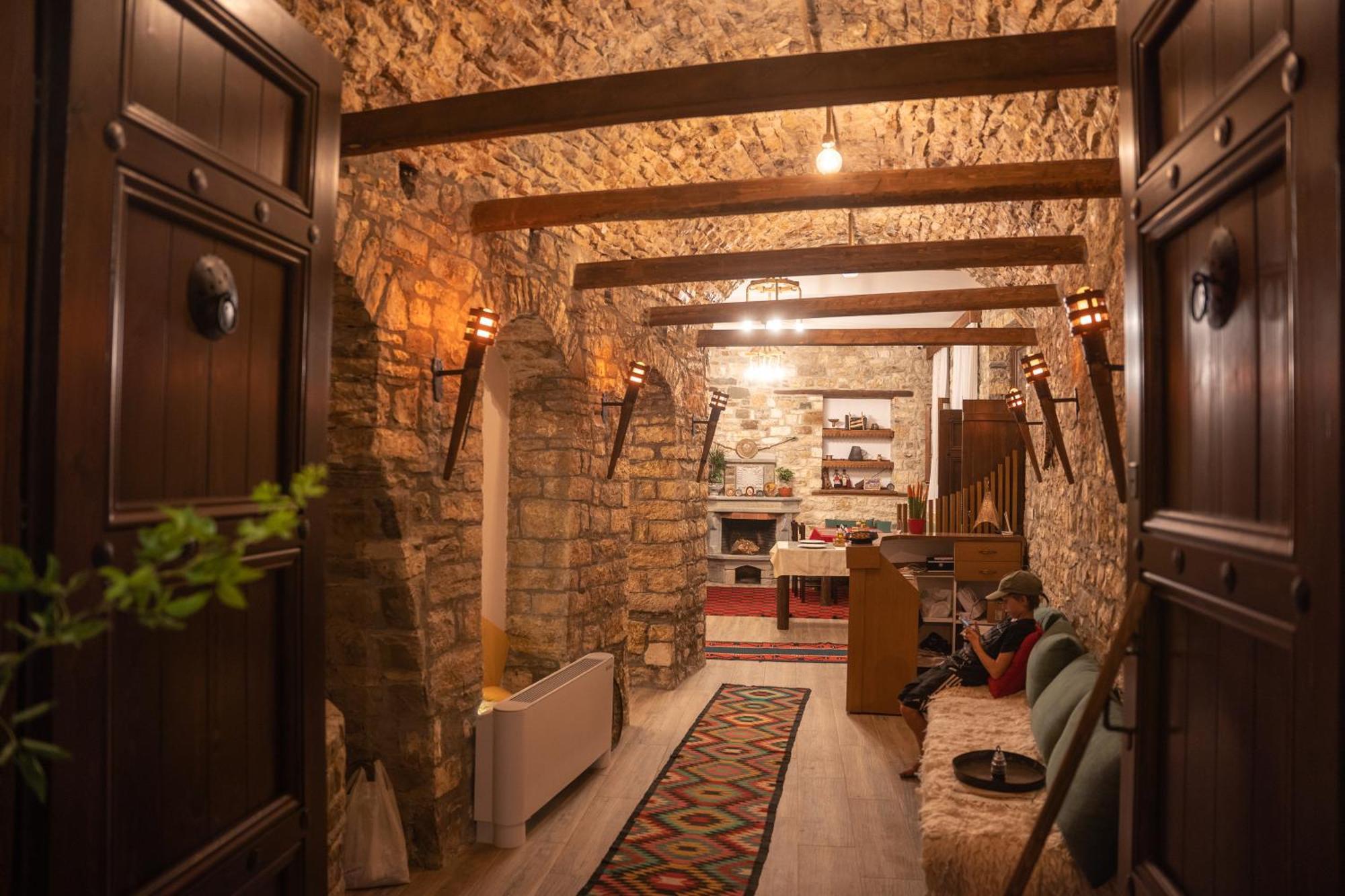 Hotel Kapllani ベラト エクステリア 写真