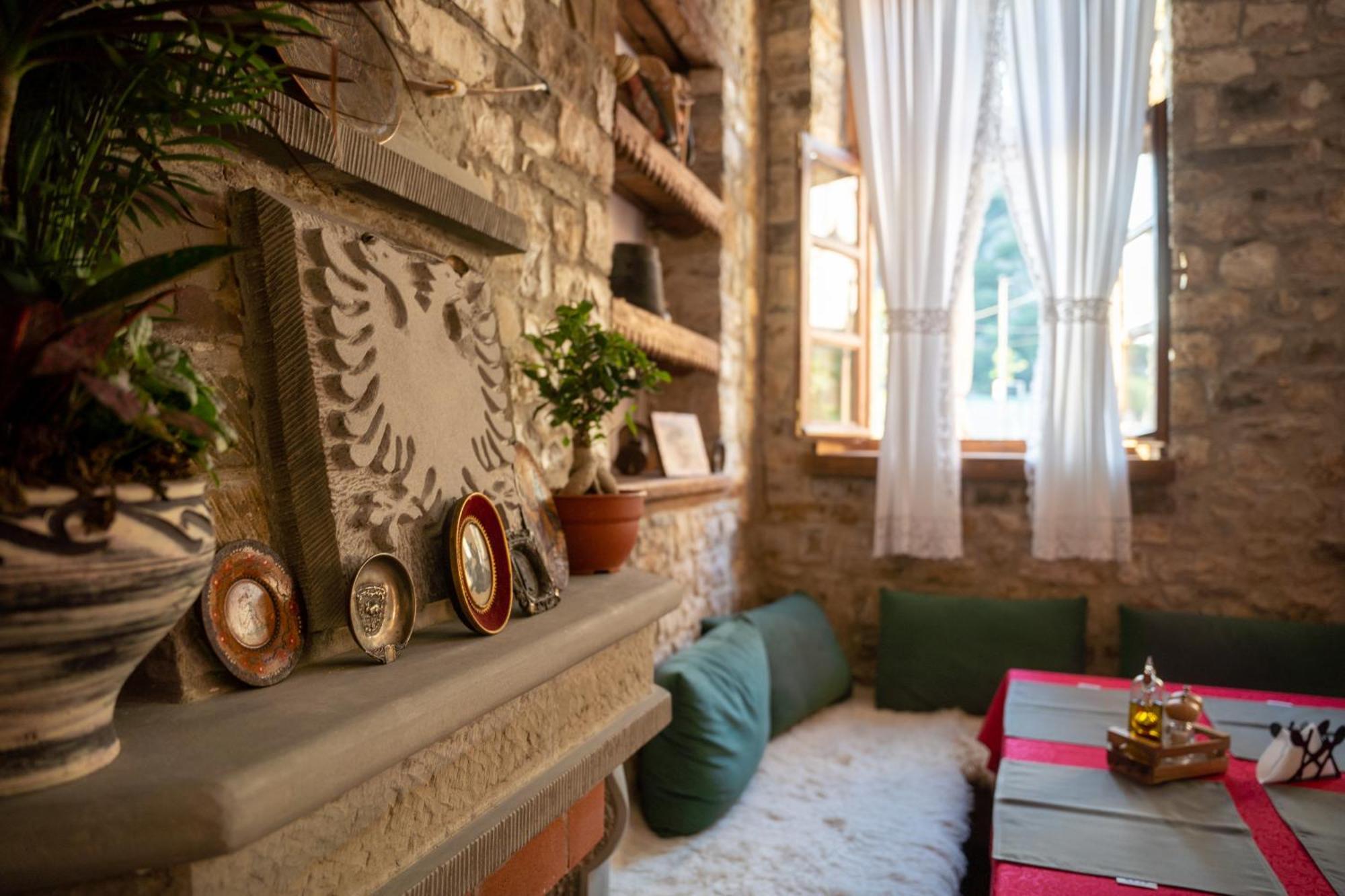 Hotel Kapllani ベラト エクステリア 写真